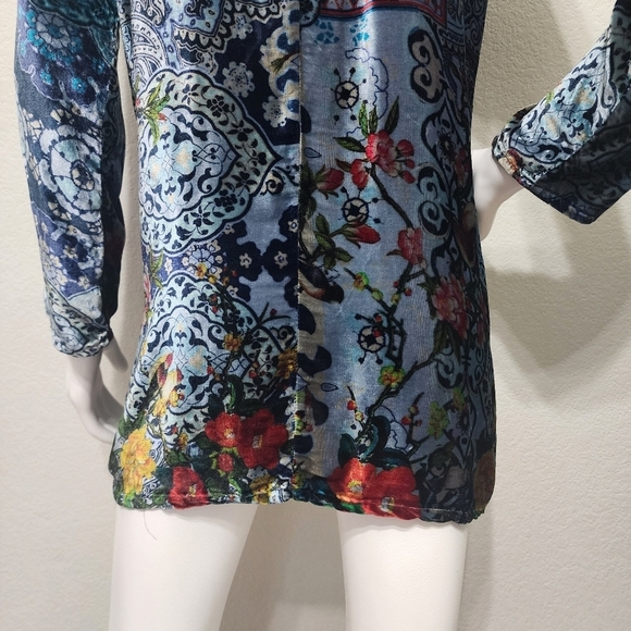 Johnny Was Velveteen Silk Floral Blue Top Size S - Picture 2 of 13